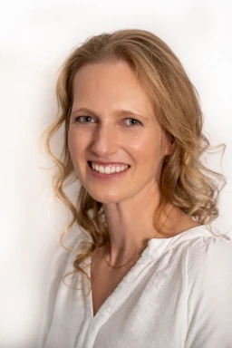 Dr. med. Christine Hums